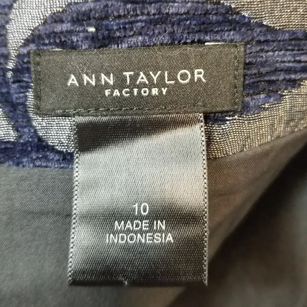 Ann Taylor Navy and Gray Leaf-Print Pencil Skirt